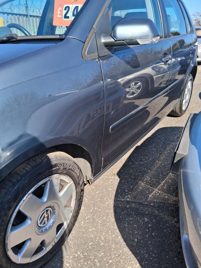 VOLKSWAGEN POLO