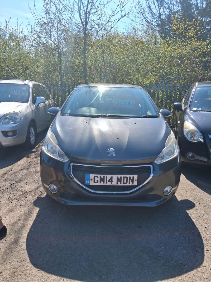 PEUGEOT 208
